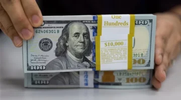 استقرار سعر الدولار بالبنوك وتراجع السوق الموازية 7 قروش في ختام التعاملات